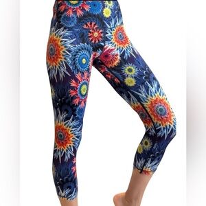 💙🧡 Vibrant colorful women’s 3/4 leggings - small NEW condition 💙🧡